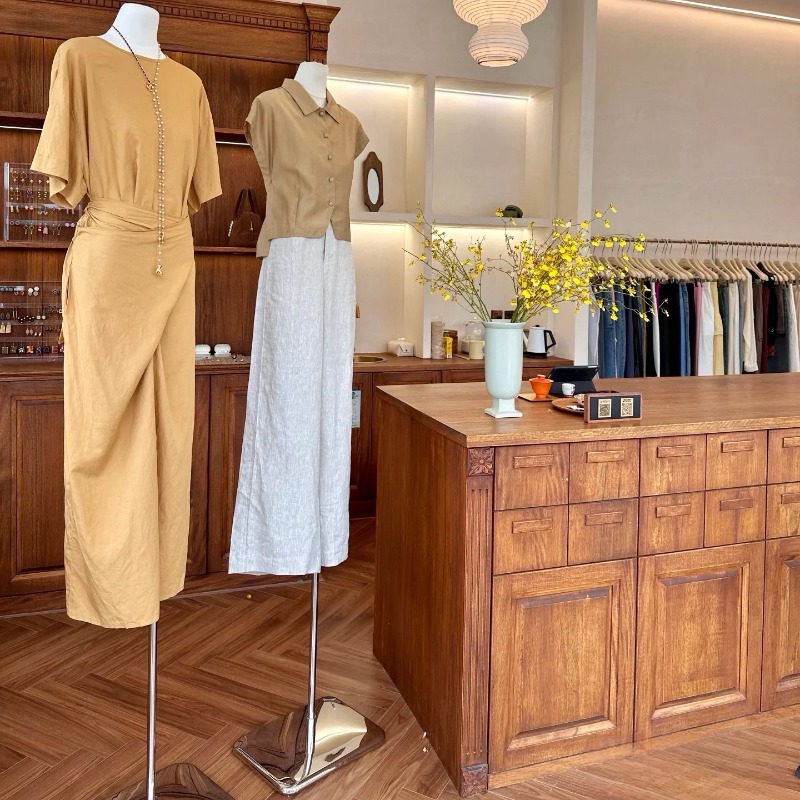 Office Furniture Buyers - Clothing shop checkout page Medieval French