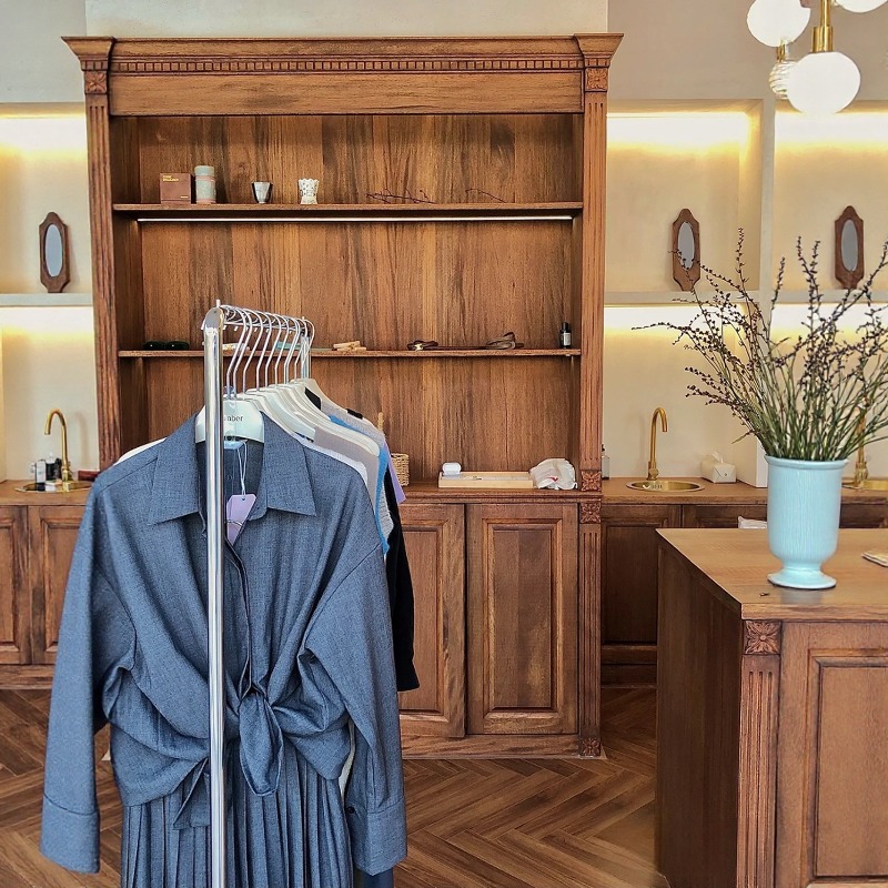 Clothing shop checkout page Me - огляд і ціна Office Furniture Buyers